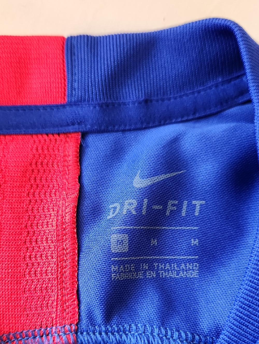 NIKE Blue and Red Short Sleeve Dry Fit Top Size M USA Soccer Jersey Shirt - Picture 6 of 10